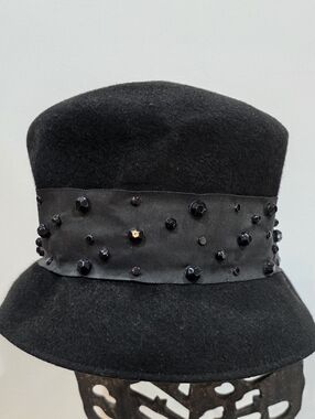 608 Vintage Glenover x Dayne Black Wool Beaded Cloche Hat - 1950s